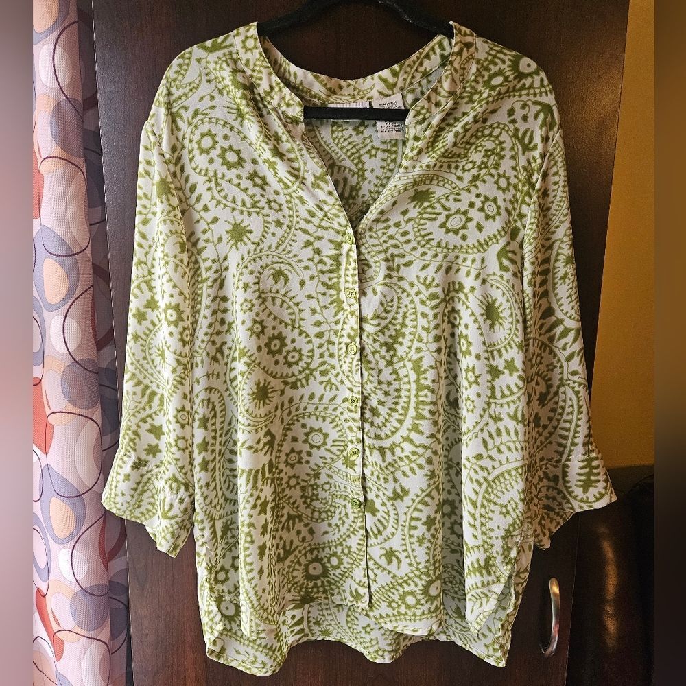 White Stag Sheer Green Patterned Blouse With Buttons Size 16W